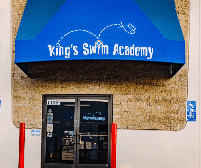 San-Carlos-Kings-Swim-Academy-entrance-min-700x585